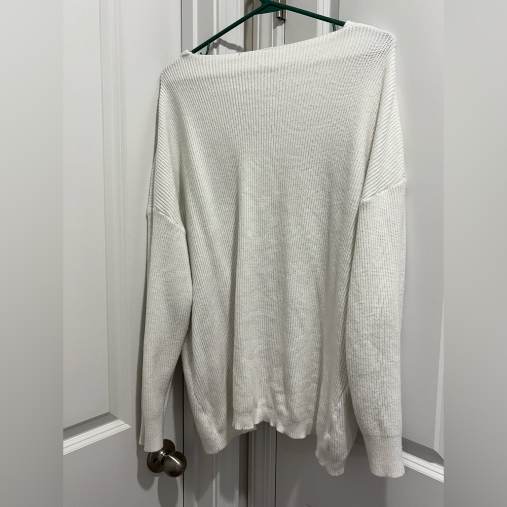 Chic White V-Neck Sweater - Picture 4 of 6